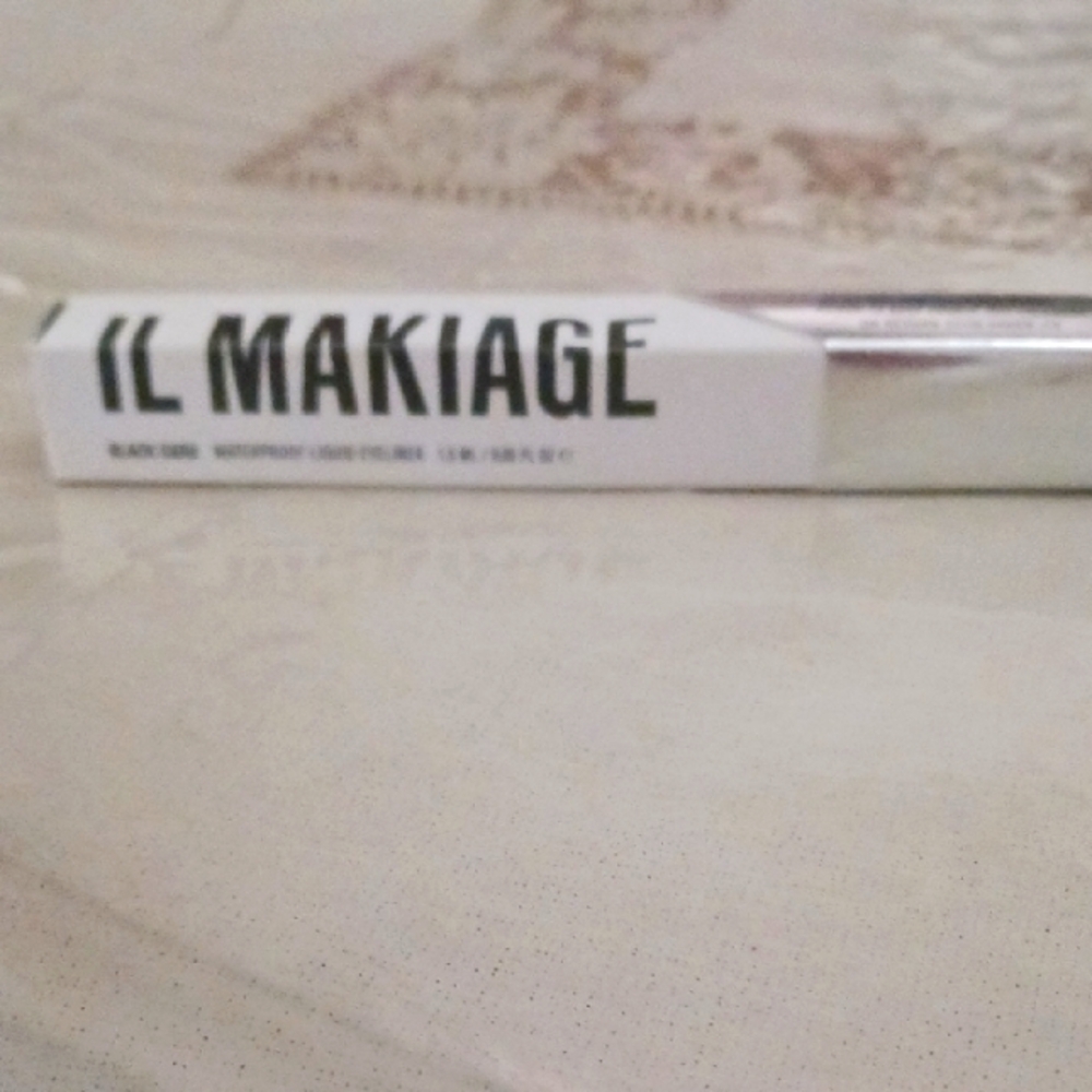 Liquid Eyeliner By IL MAKIAGE In Black